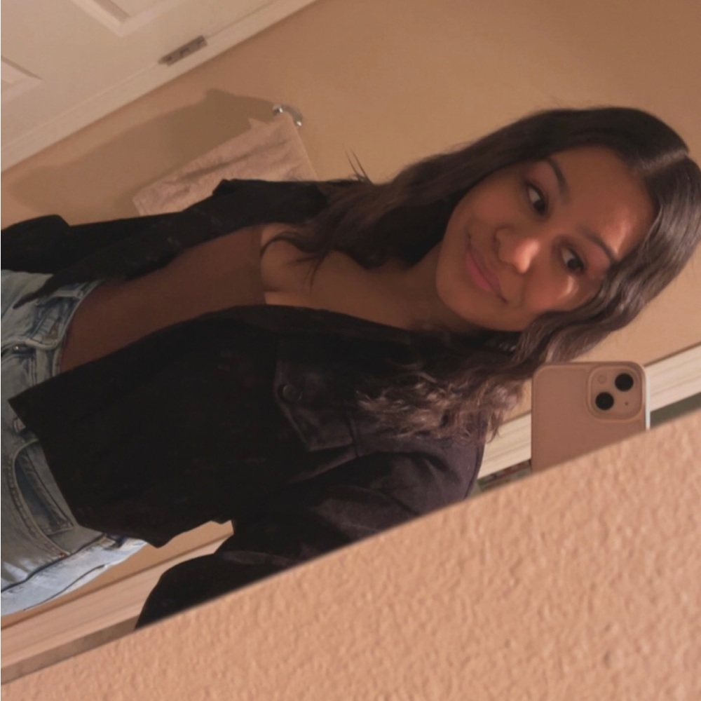 Meet your Posher, Alexis